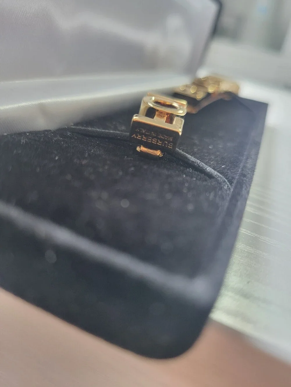 Burberry Gold 'LOVE' and 'BURBERRY' Hair Clips